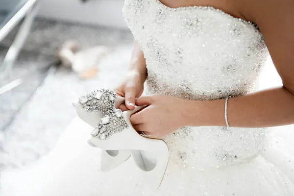 Man Finds Out about His Bride’s Betrayal – He Goes to the Altar with a Remote Control in His Hands